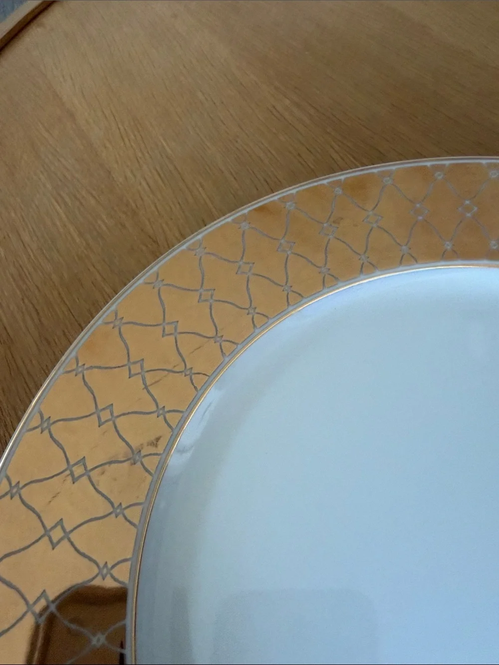 Set of 4 Elegant White and Gold Decorative Dinner Plates from Williams Sonoma